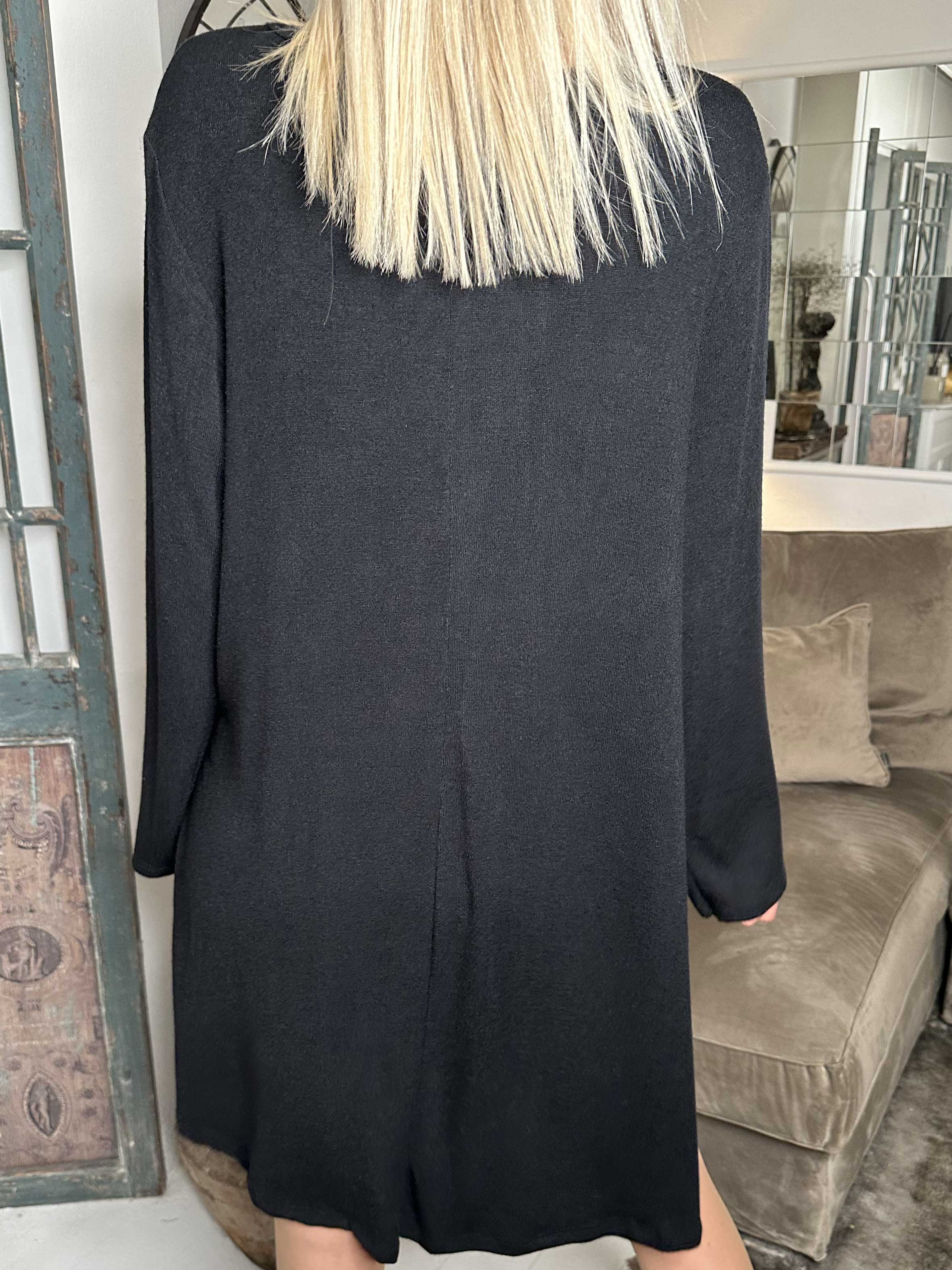 Talia - Blød kjole i viskose med kattemotiv af similisten